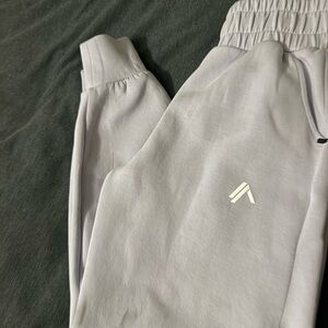 Alphalete Relaxed Cuffed Jogger Lavender XS Sweatpants Athleisure